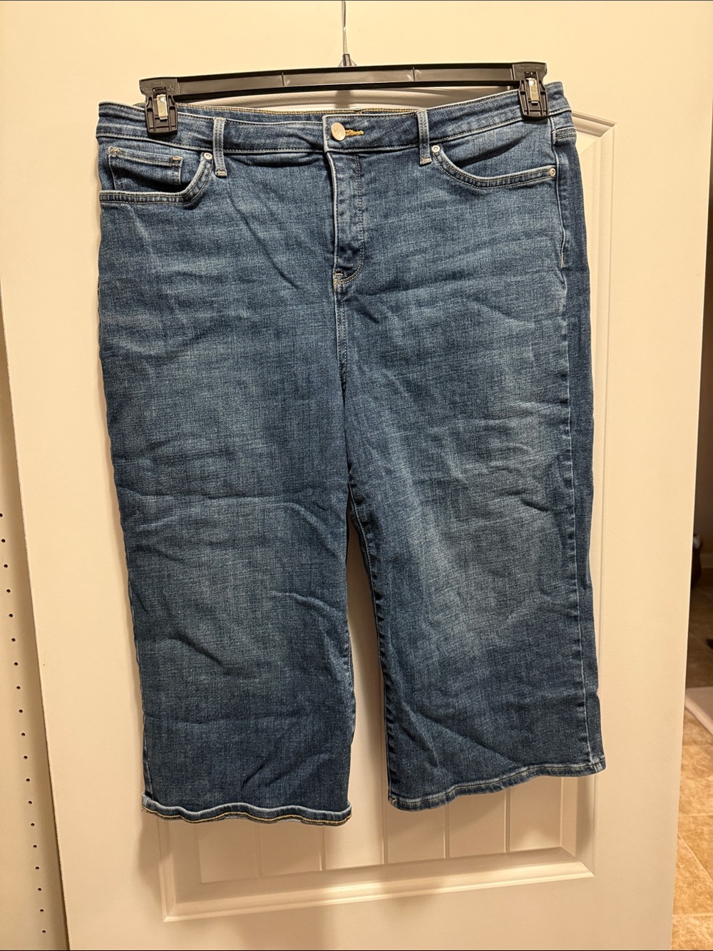 Classic Blue Cropped Denim Jeans for Women